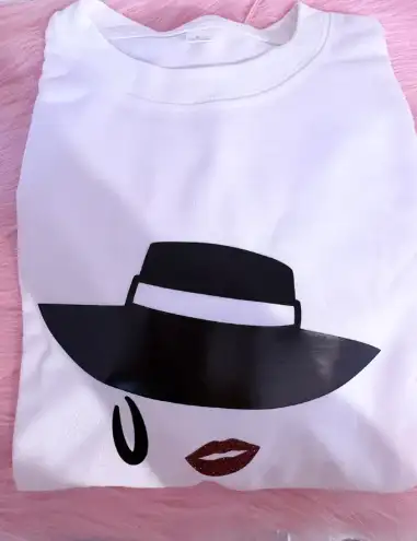 T-shirt chapeau