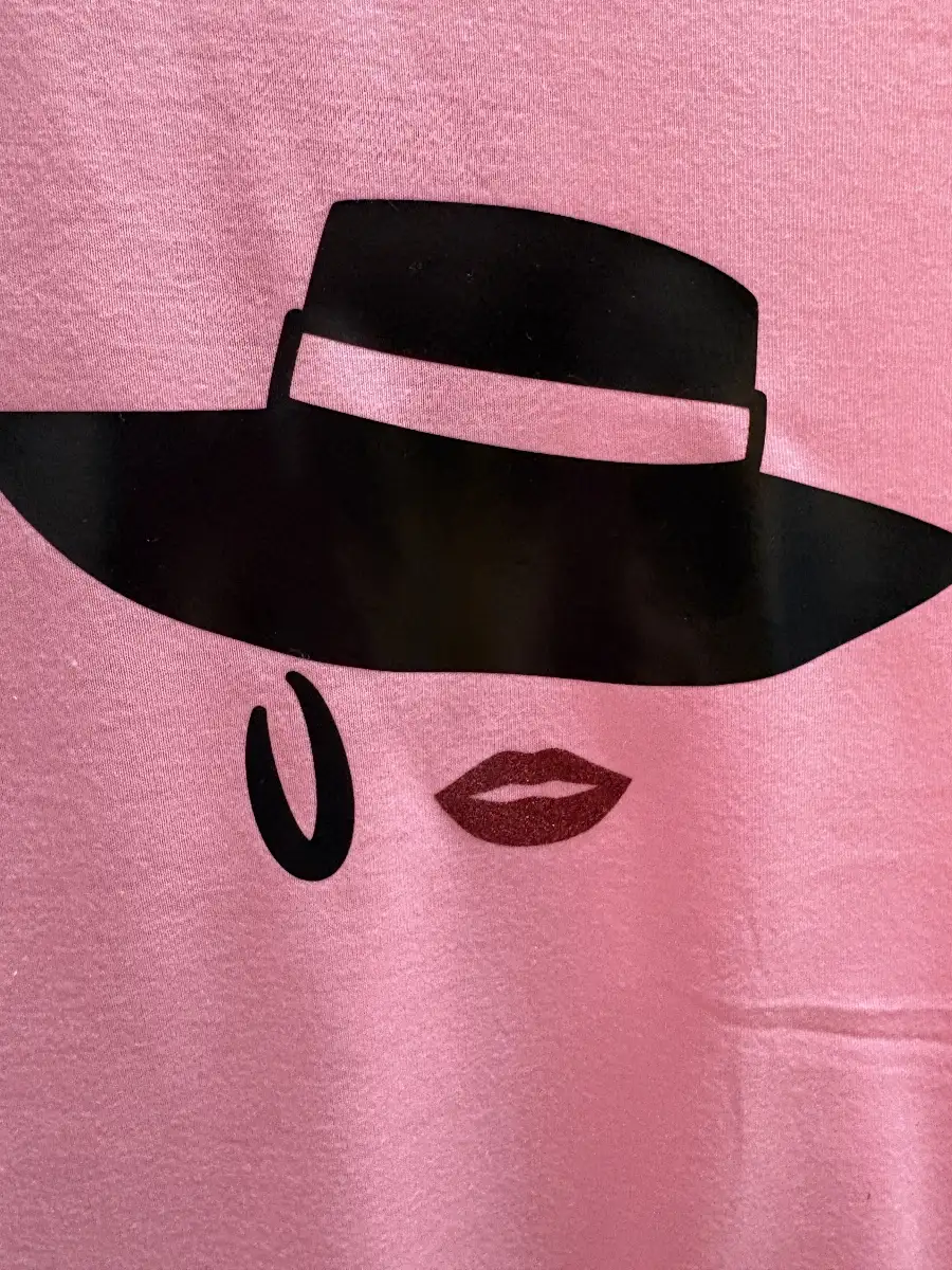 T-shirt chapeau