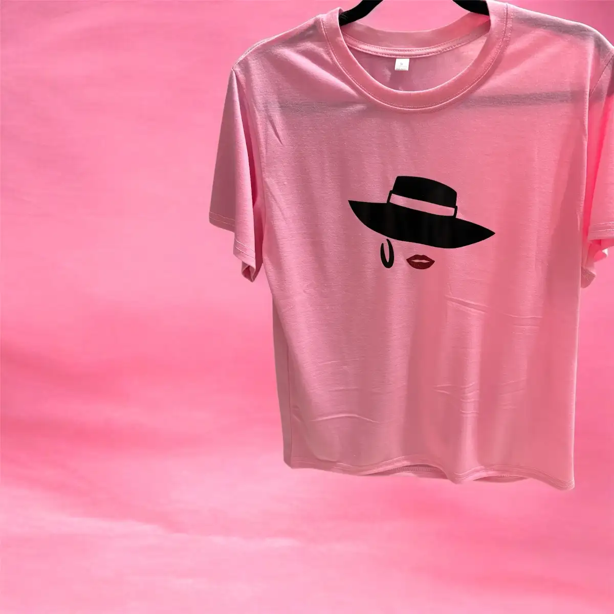 T-shirt chapeau