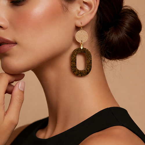 Boucles d’oreilles en résine et en simili cuir