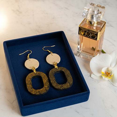 Boucles d’oreilles en résine et en simili cuir