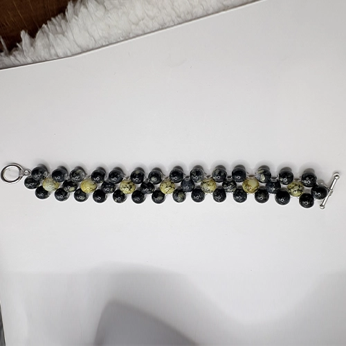 Bracelet artisanal élastique en perles noires et jaunes