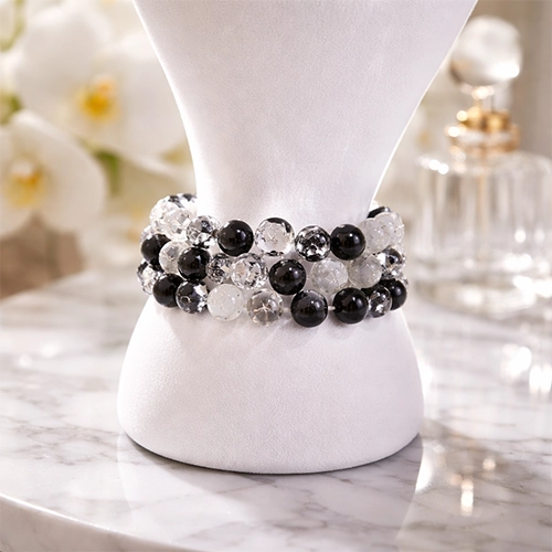 Bracelet artisanal en perles contrastées noir & blanc aux effets marbrés
