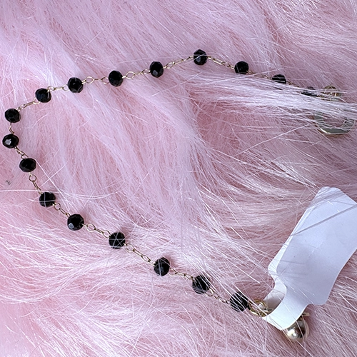 Bracelet femme en perles noires facettées et acier doré