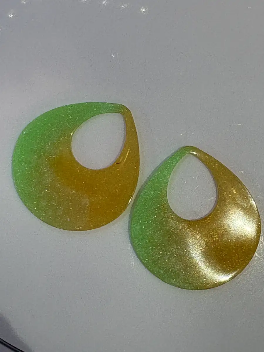 Pampilles en résine pour boucles d’oreilles – effet dégradé scintillant