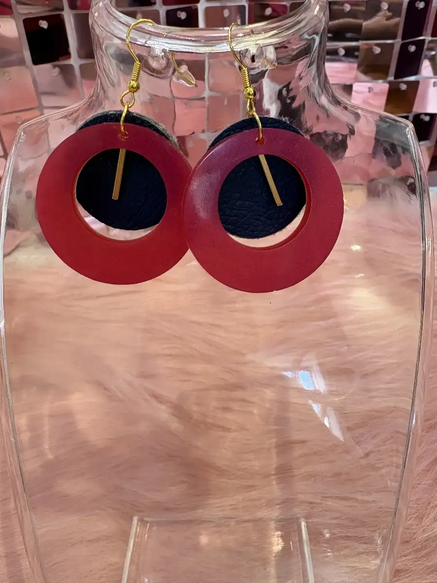 Boucle d'oreille donut en résine et simili cuir