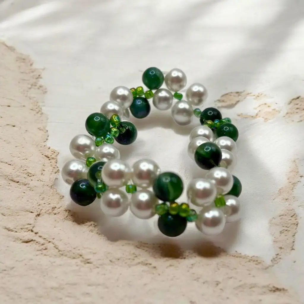 Bracelet élastique artisanal blanc et vert