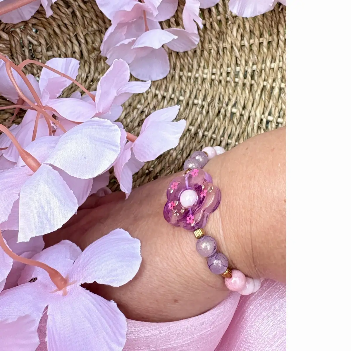 Bracelet Fleur Violette Rosée en perles et résine