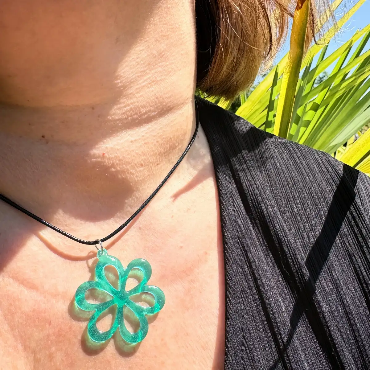 Collier Rosée d'Émeraude – Collier artisanal en résine