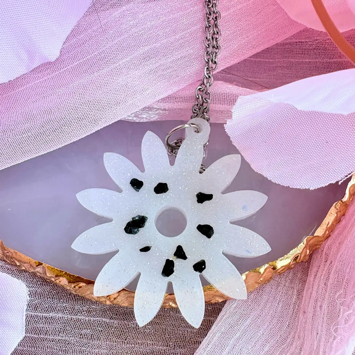 Collier fleur d'éclosion - collier artisanale en résine