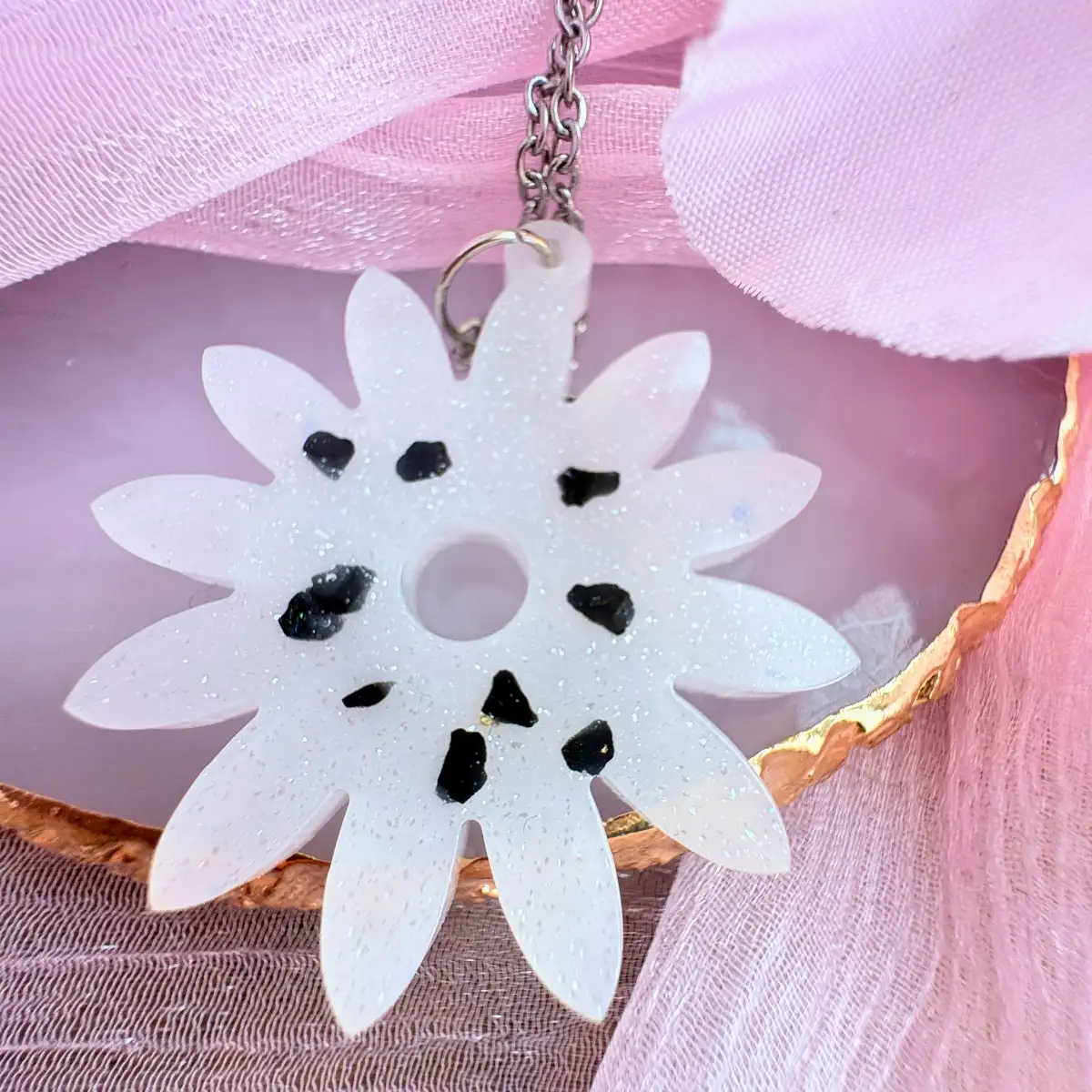 Collier fleur d'éclosion - collier artisanale en résine