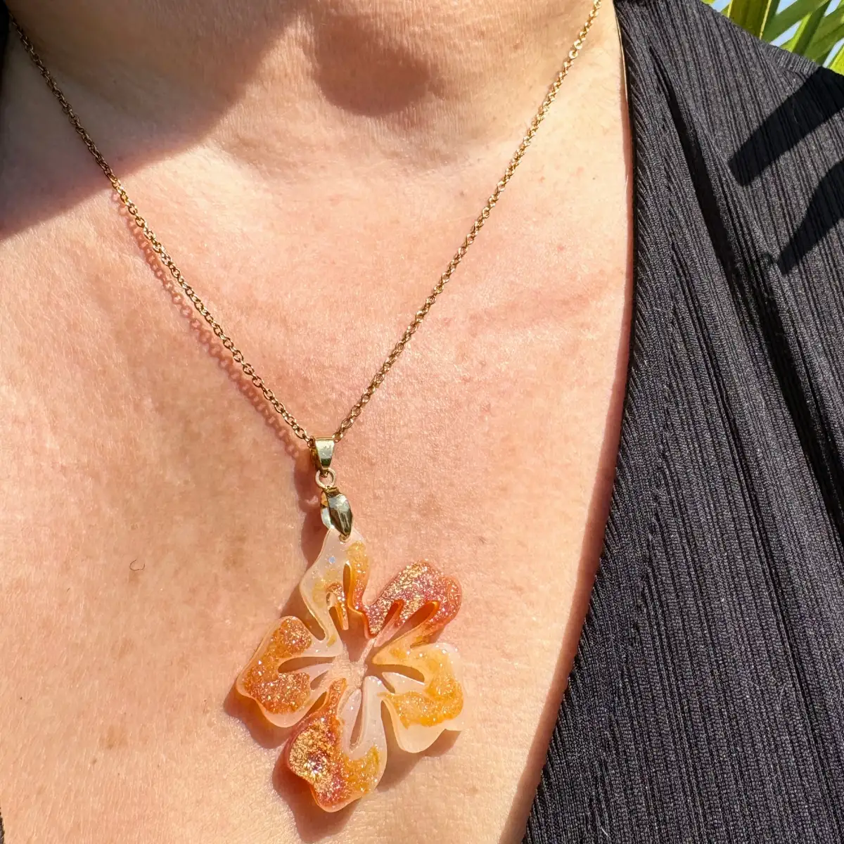 Collier Fleur d'Ambre – Bijou artisanal en résine