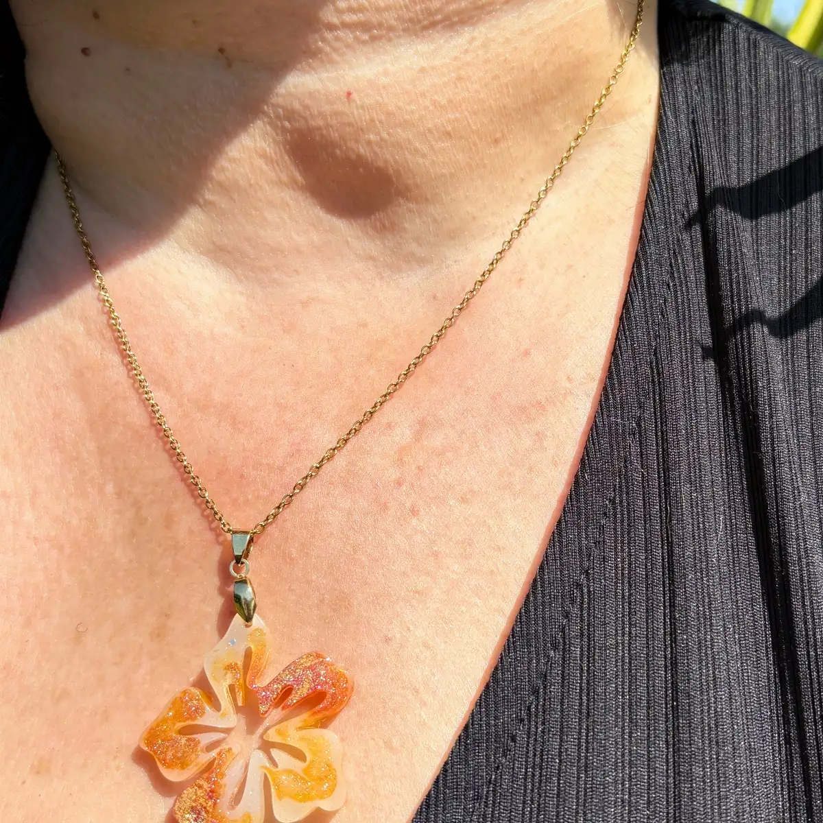 Collier Fleur d'Ambre – Bijou artisanal en résine