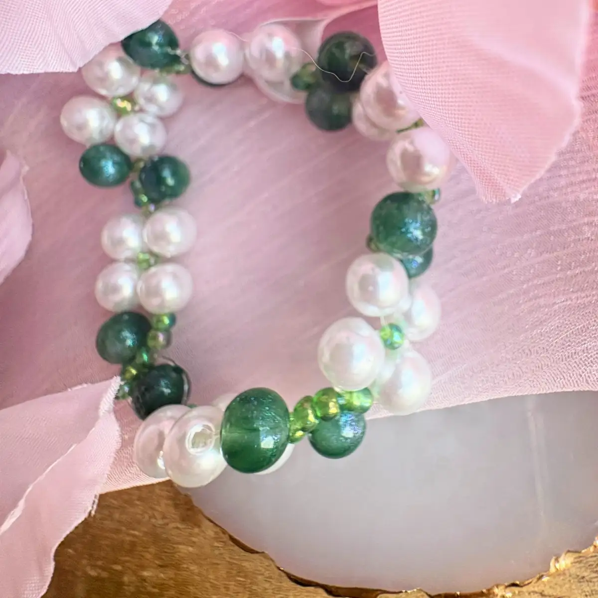 Bracelet élastique artisanal blanc et vert