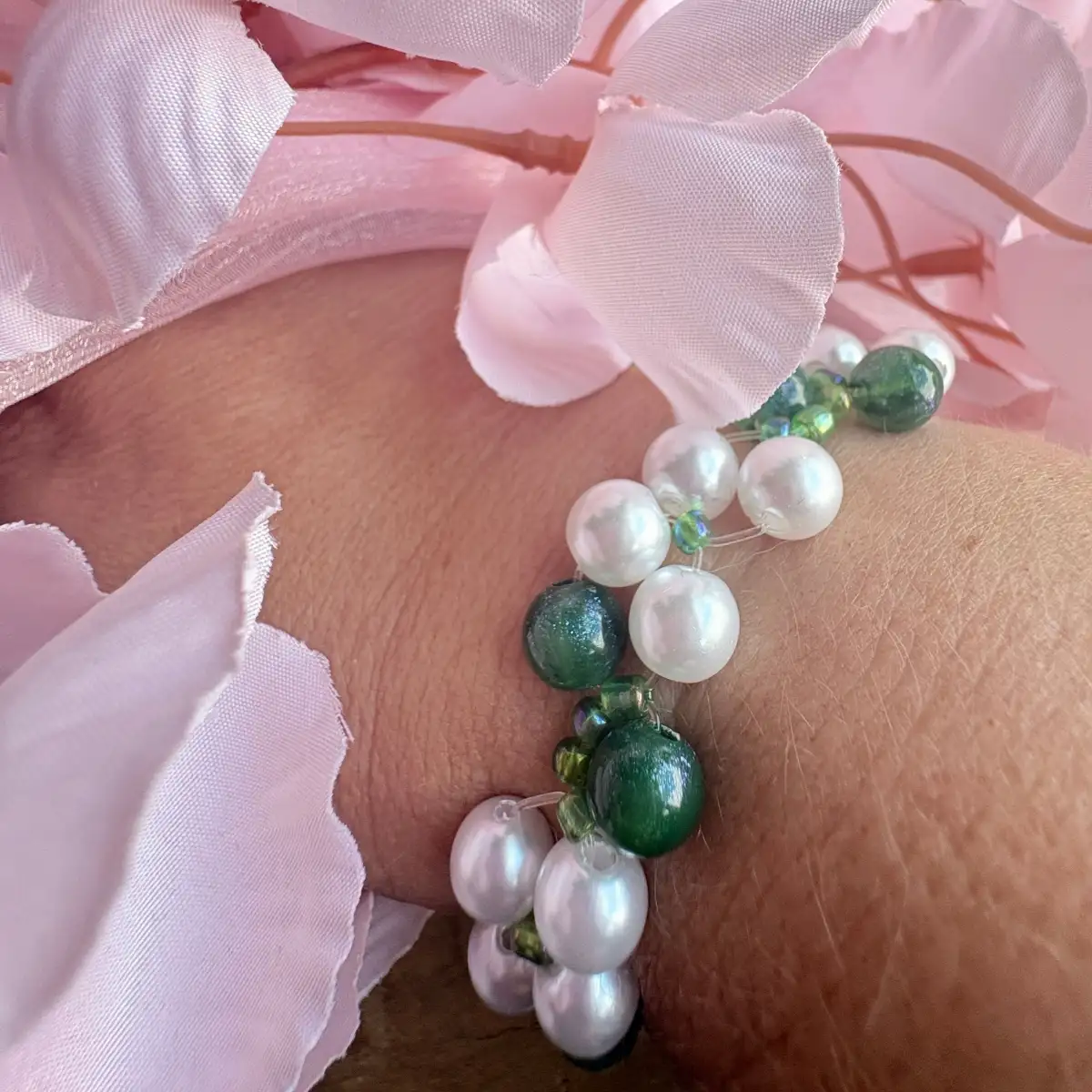 Bracelet élastique artisanal blanc et vert