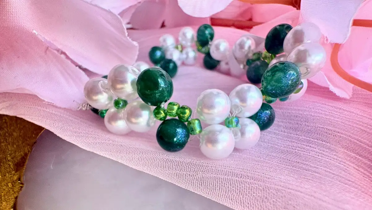 Bracelet élastique artisanal blanc et vert