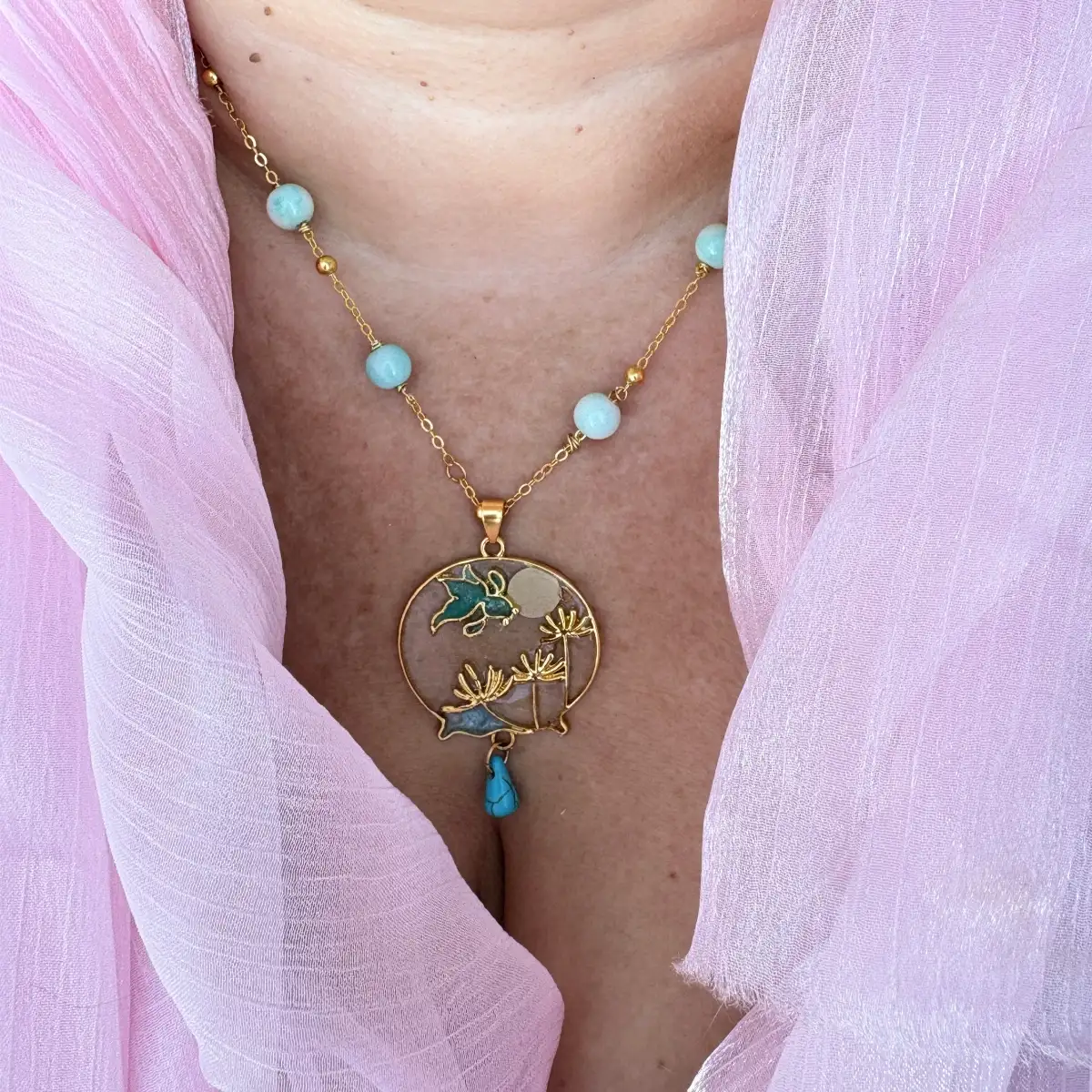 Brise d'azur - Collier libellule turquoise en acier inoxydable, perles naturelles et pendentif poétique
