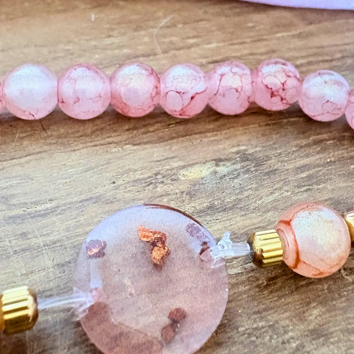 Bracelet artisanal "Rosée cuivrée "en résine et perles