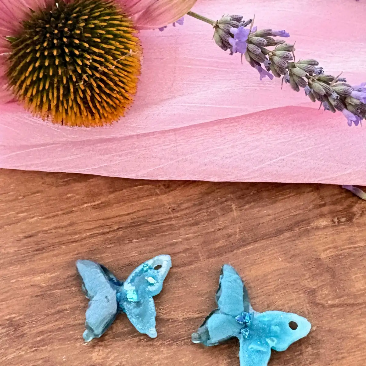 Pampilles interchangeables "Papillon Azur" en résine – Création artisanale pour créoles