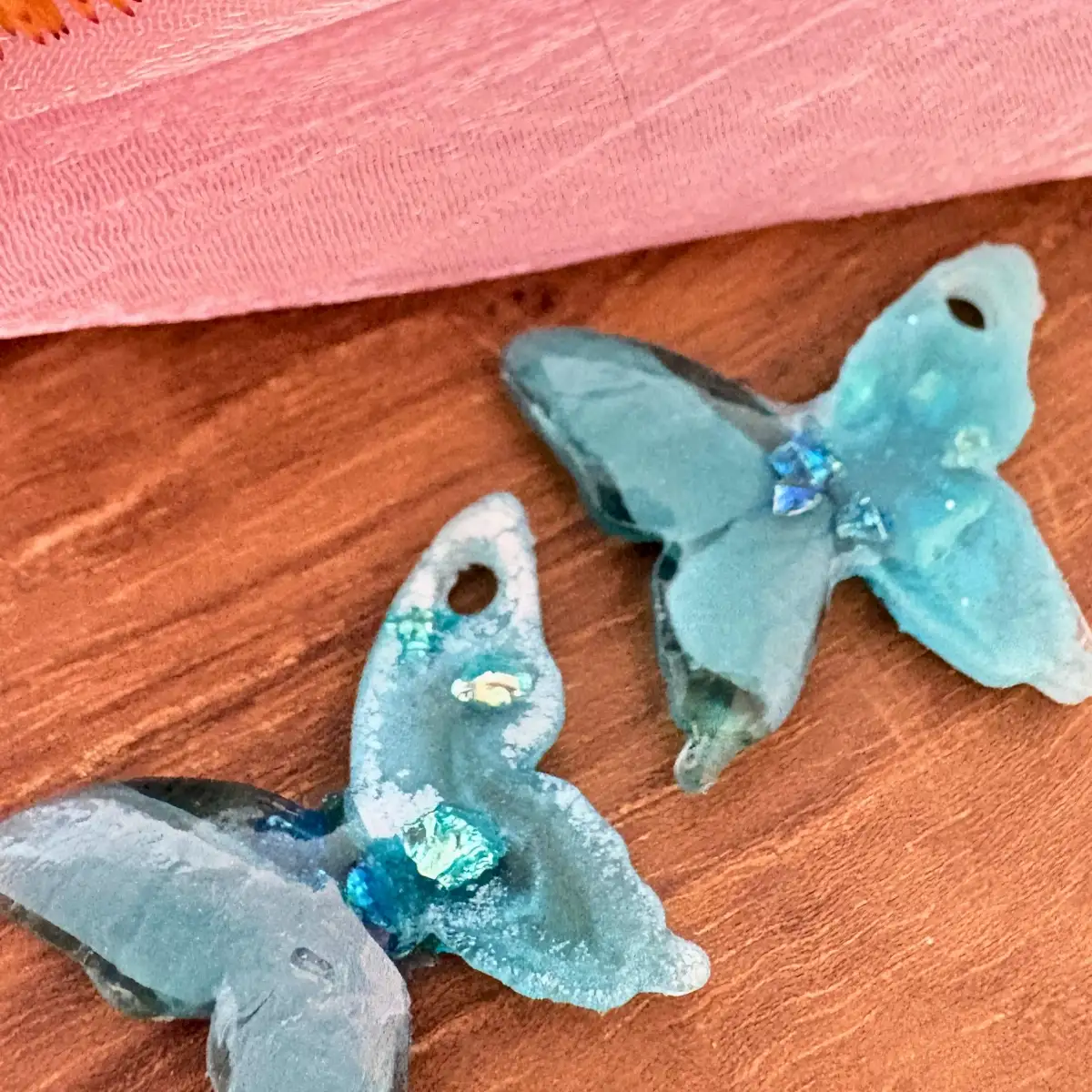 Pampilles interchangeables "Papillon Azur" en résine – Création artisanale pour créoles