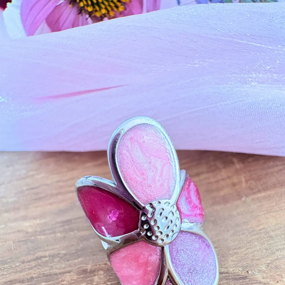 Bague artisanale "fleur éternelle" rose – Résine et acier inoxydable ajustable