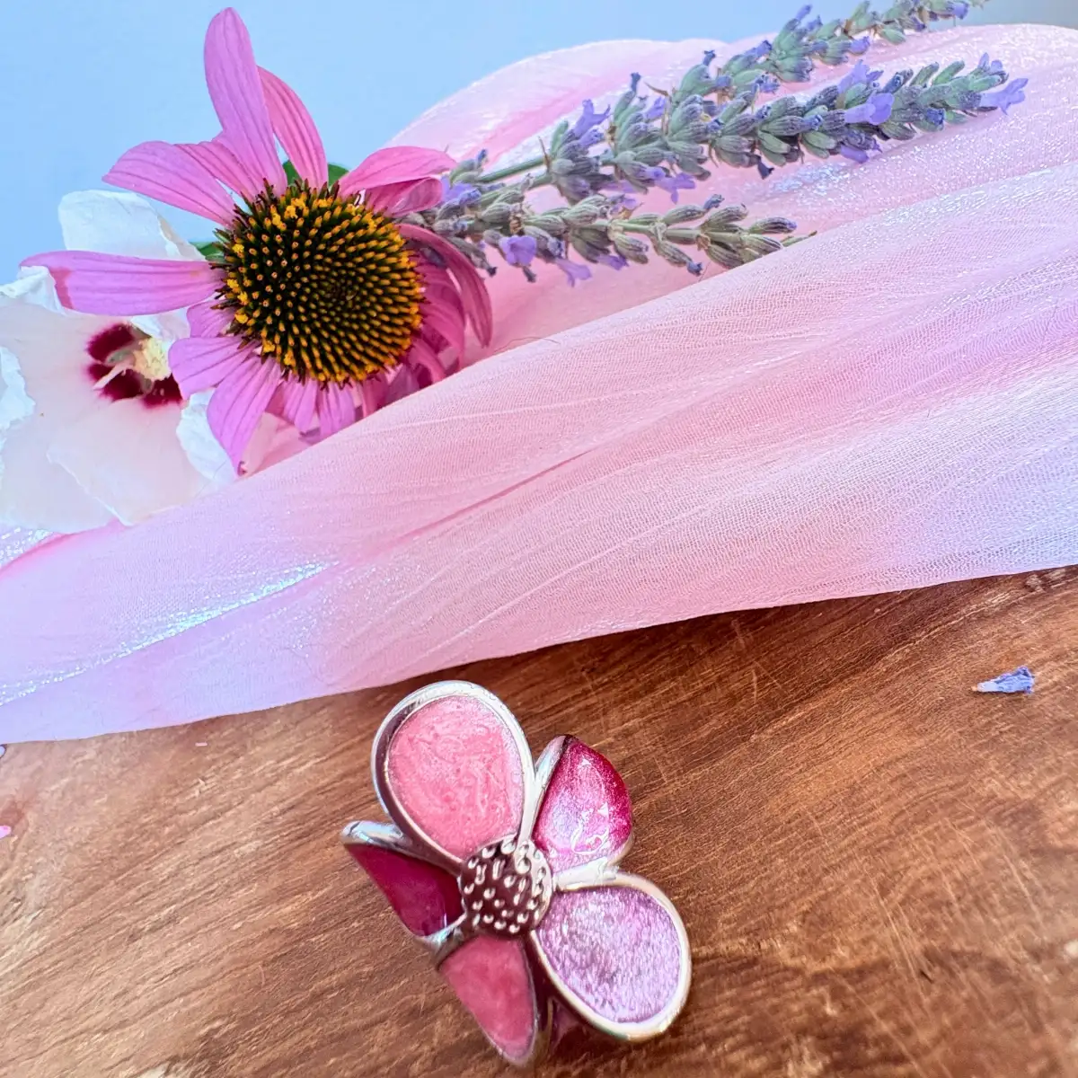 Bague artisanale "fleur éternelle" rose – Résine et acier inoxydable ajustable