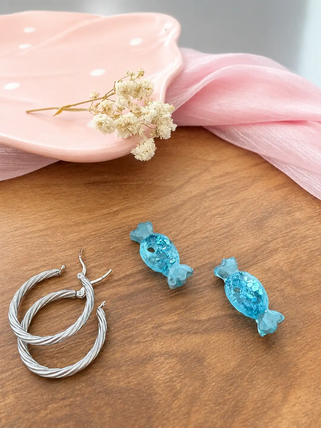 Pampilles interchangeables "Bonbon Lagon en résineet similicuir" – Bijou artisanal bleu translucide