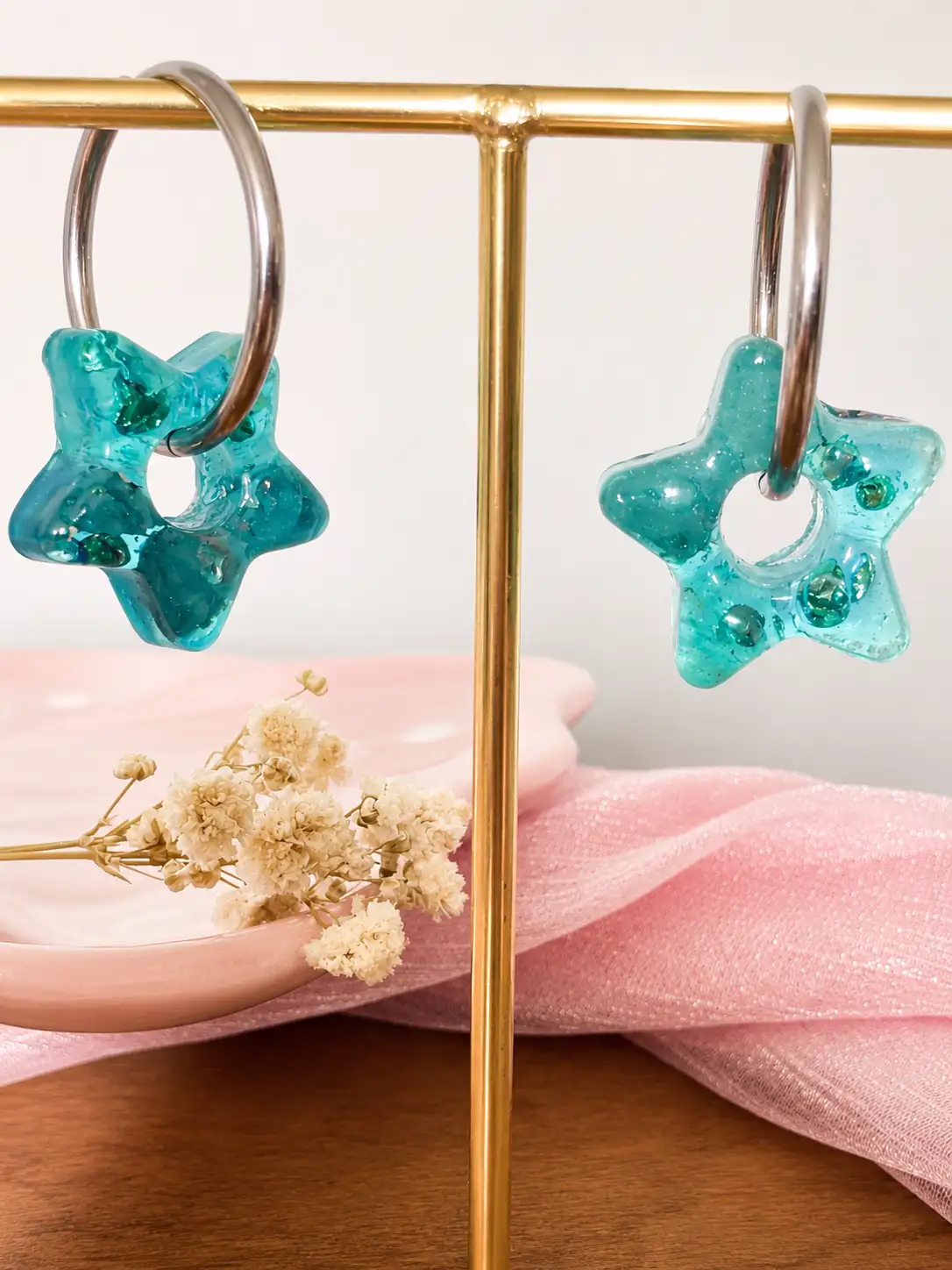 Boucles d'oreilles Pampilles interchangeables en résine et similicuir « Étoiles Lagon »