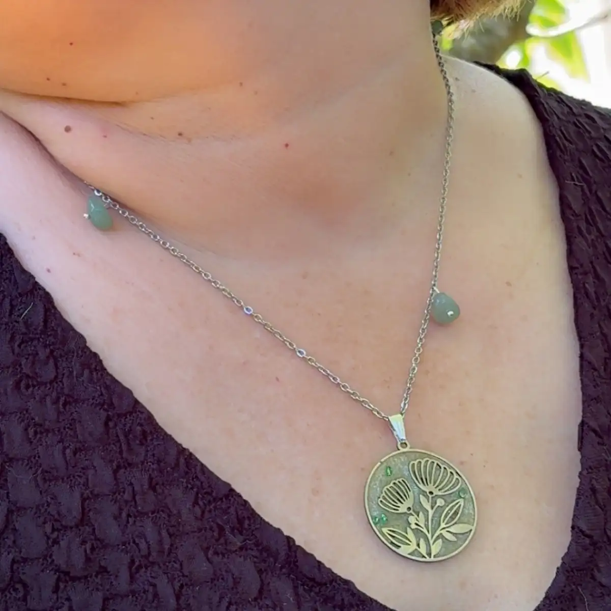 Collier artisanal "eclat botanique" en résine et perles aventurite