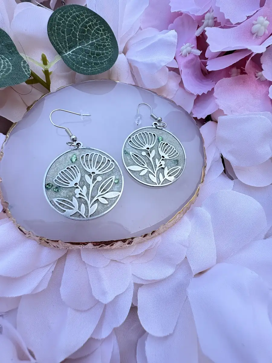 Boucles d'oreilles arisanales "eclat botanique" en résine
