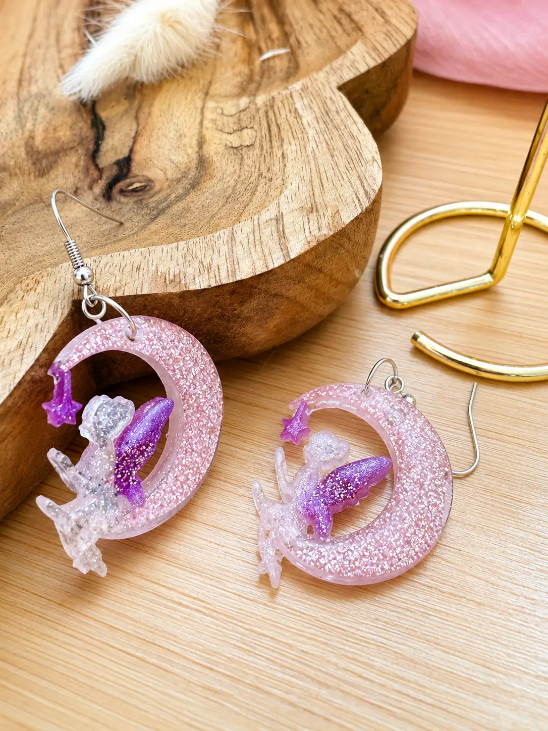 Boucles d'oreilles artisanales en simili et résine "fée du croissant de lune "