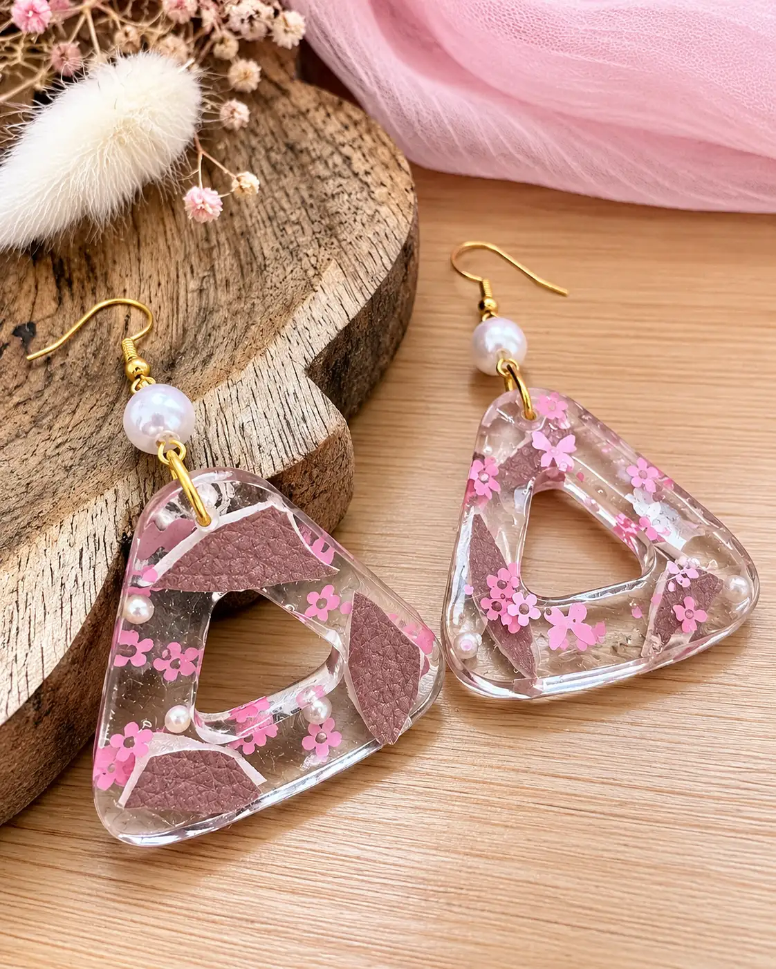 Boucles d’oreilles en résine & simili — Une touche de poésie à porter